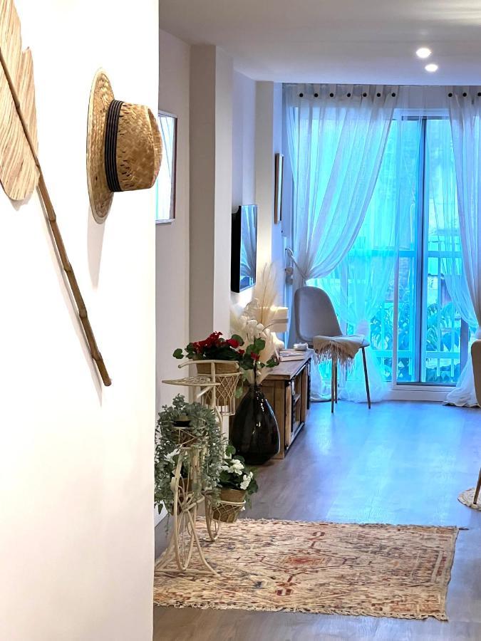 Wonderful Apartment In The Heart Of Valenza Esterno foto